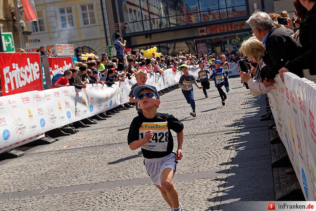 Weltkulturerbelauf 2017 in Bamberg: Der Zieleinlauf am Maxplatz