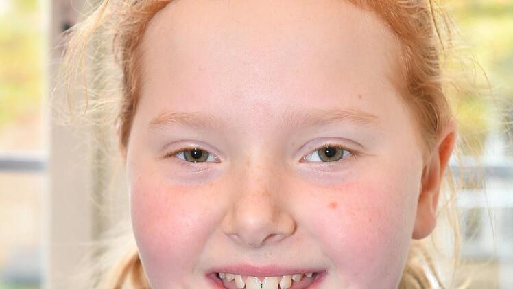 Anne (10) aus Bamberg gibt auch oft was von ihren Sachen ab  - wie Sankt Martin: Ich habe heute früh auch geteilt, und zwar Kekse mit meinem Bruder!" Foto: Ronald Rinklef