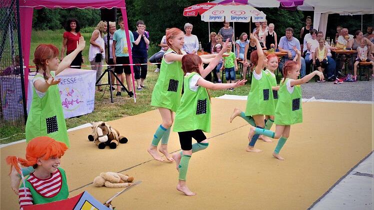 Riesenbeifall gab es für die kleinen Leistungsturnerinnen mit Pippi Langstrumpf.