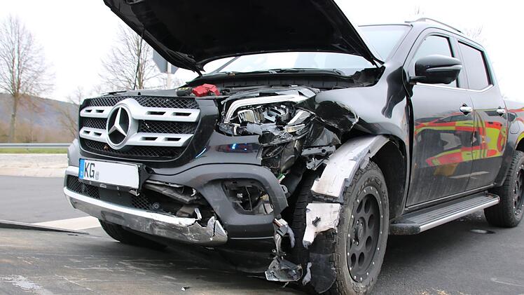 Eindrücke vom Unfall an der Anschluss-Stelle Hammelburg-Ost. Foto: Ralf Ruppert