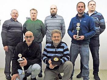 Clubmeisterschaft Klasse PCP v. l. knieend Karsten Prediger (1.), Radu Werb, hinten v. l. 1. Schützenmeister und 3. PCP Gerhard Einwag, Sportleiter Horst Lehnert, 3. Schützenmeister Mike Nielsen, Springer: Michael Scheuring (1.), Kassier Klaus Sichart von Sichartshofen.  Foto: Dietz
