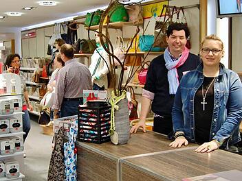 Inhaber Heiko Grom (39) und Ehefrau Tanja (32) im Modehaus Grom. Foto: Sigismund von Dobschütz