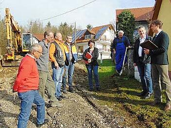 Beim Spatenstich in Sollenberg  Foto: Petra Malbrich