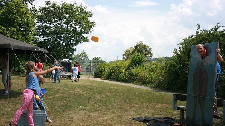 Die Pfadfinder luden zum Zielwerfen ein.