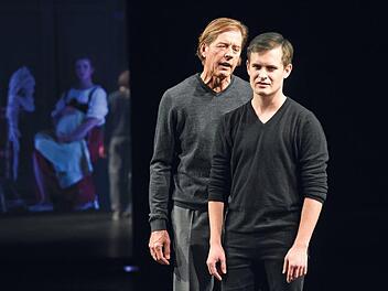 Sie verbindet ein Pakt auf Leben und Tod (v. l.): Faust (Stephan Ullrich) und Mephisto (Eric Wehlan)  Foto: Martin Kaufhold
