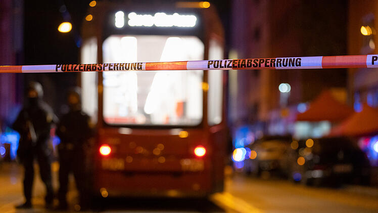 Todesschüsse in Nürnberger Südstadt: Überlebender spricht offen - "begann zu schießen, ohne etwas zu sagen"