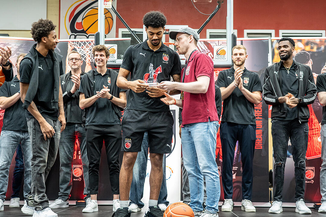 Freak City feiert seine Pokal-Helden.