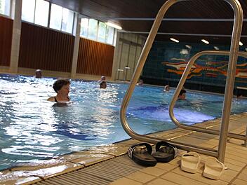 Aus für das Bad: Viele Wildfleckener Stammgäste sind enttäuscht. Gerade der Förderverein hat viel Arbeit in den Erhalt des Bades gesteckt.  Foto: uli