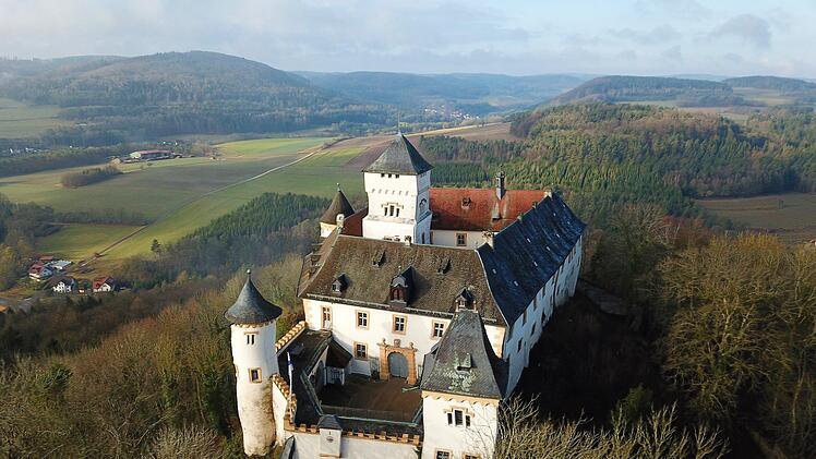 Blick von oben auf Schloss Greifenstein. Foto: Ramona Schirner/infrankenpix