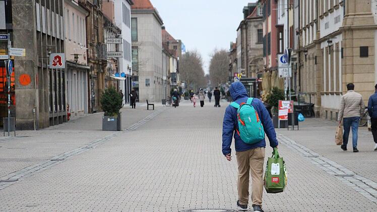Ausgangsbeschränkung wegen des Coronavirus  in Erlangen: der  Schlossplatz. Foto: Christian Bauriedel