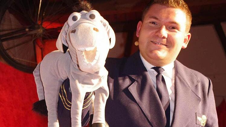 Pierre Ruby mit seiner knuffigen Nilpferd-Dame "Amanda" Fotos: Heike Schülein