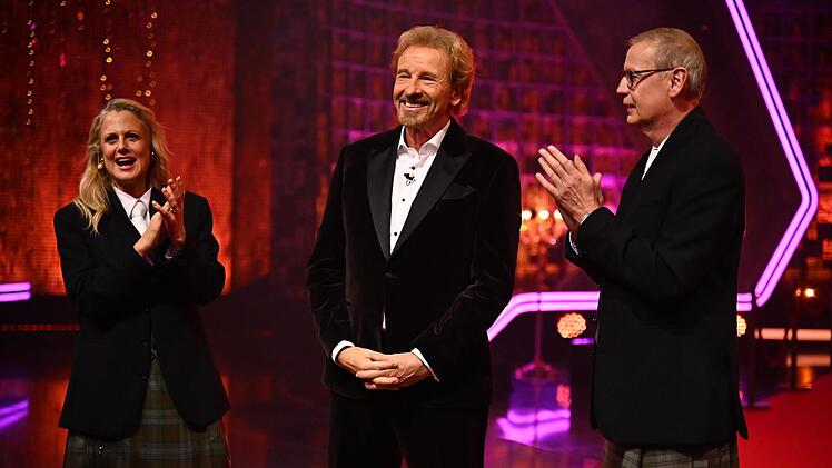 An der Seite seiner langjährigen Weggefährten Barbara Schöneberger und Günther Jauch (rechts) wurde Thomas Gottschalk mit Standing Ovations empfangen.