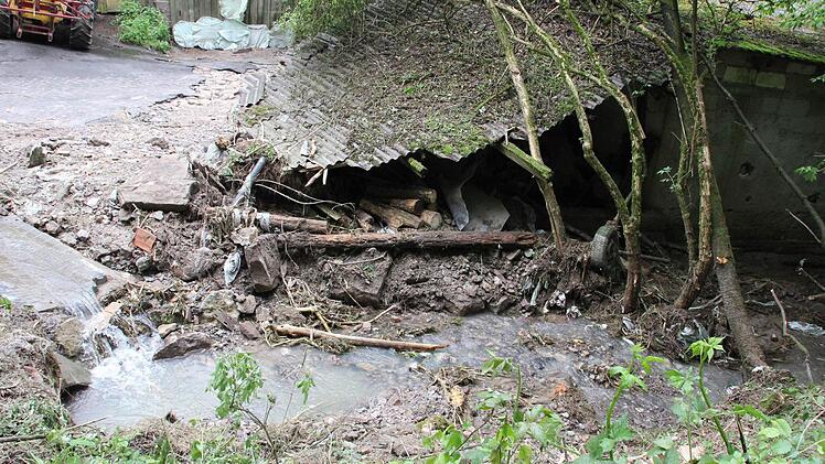 Der Bach hatte sich am Dienstag nach Pfingsten wieder beruhigt. Zuvor war zu einem kräftigen Fluss angeschwollen.