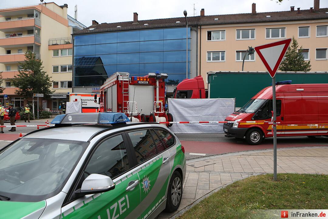 Seniorin von Lkw erfasst und ueberrollt - Ortsdurchfahrt von Stein komplett gesperrt