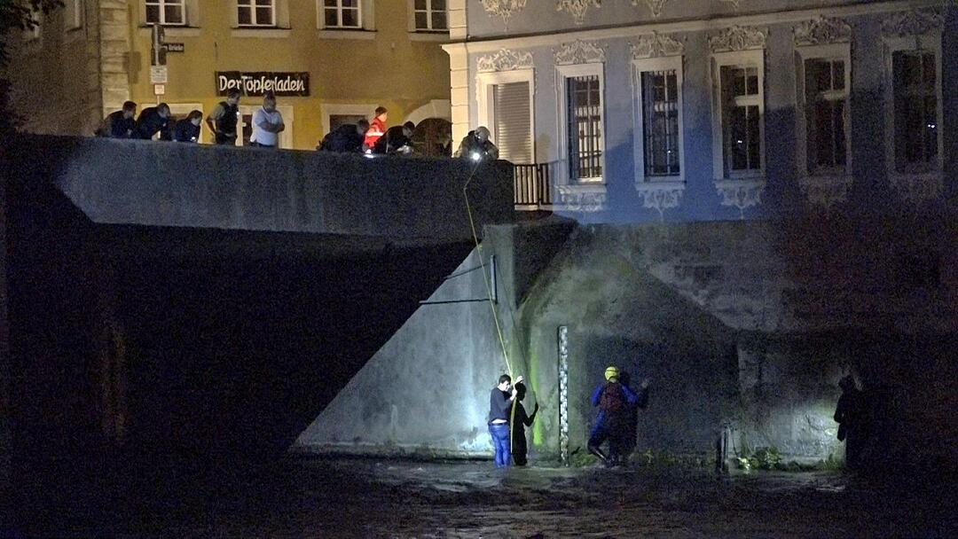 Mann stand plötzlich im Wasser