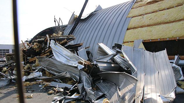 Die Brandruine in der Stra&szlig;e Am Goldenen Feld. Foto: J&uuml;rgen G&auml;rtner/Archiv