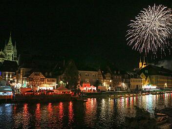 Traditionell mit dem Hochfeuerwerk, entzündet vor St. Michael, endete am Montagabend die Bamberger Sandkirchweih.  Fotos: Rieger-Press