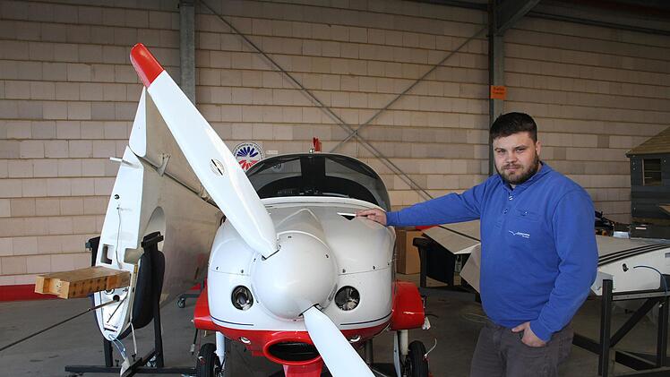 Wenn eine Drohne in den Rotor kommt, könnte dies - im schlimmsten Fall - einen Absturz verursachen, warnt Steffen Haselmann (30) von "Junker's Profly". Sonny Adam