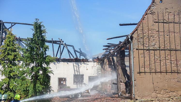 Vollbrand einer Scheune: Gebäude brennt komplett nieder