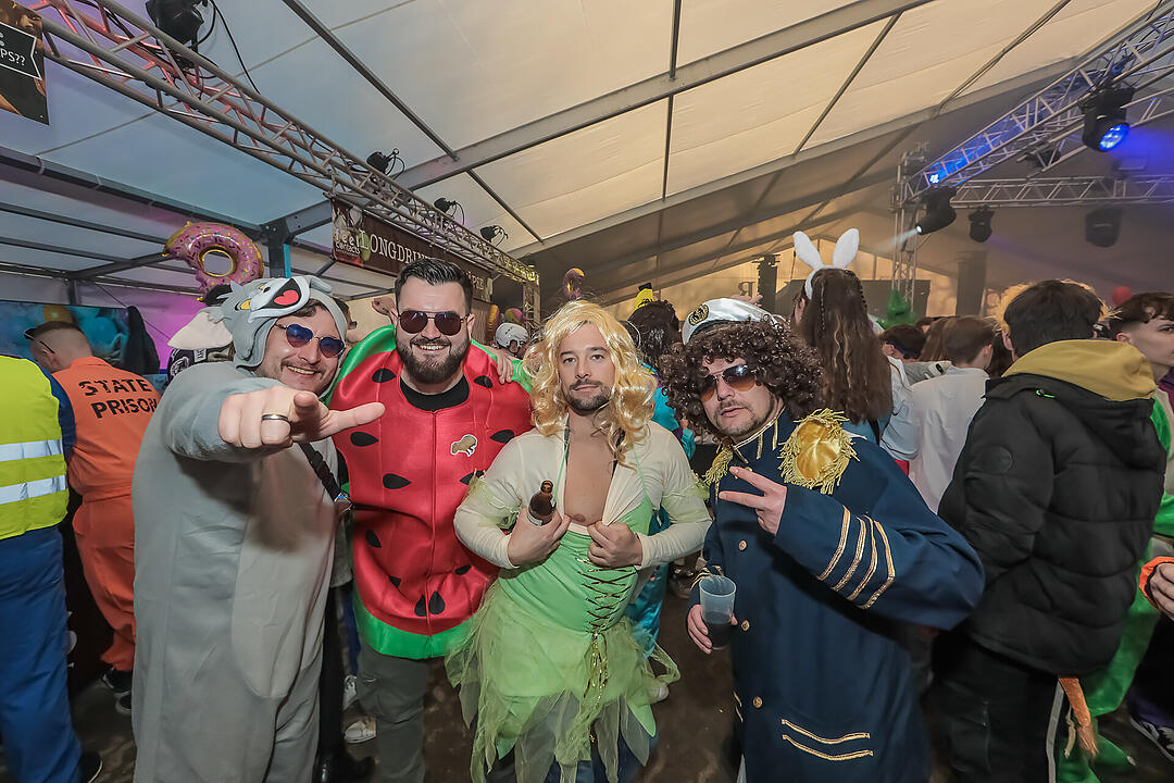 Im großen Festzelt wurde richtig gefeiert!