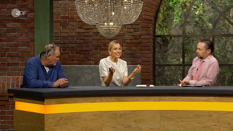 Wolfang Paurtisch (rechts) betonte: "Fakt ist: F&uuml;r dieses Geld kann man diesen Ring nicht herstellen heutzutage."