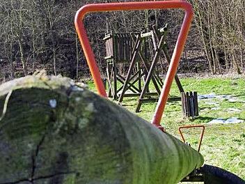 Die Roßlacher wollen ihren Spielplatz wieder herrichten. Die Gemeinde unterstützt sie dabei.