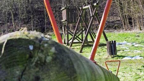 Die Roßlacher wollen ihren Spielplatz wieder herrichten. Die Gemeinde unterstützt sie dabei.