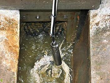 Der Abwasserzweckverband hat in Obertheres einen Feststoffzerkleinerer sowie eine Sonde eingebaut.  Foto: Ulrike Langer