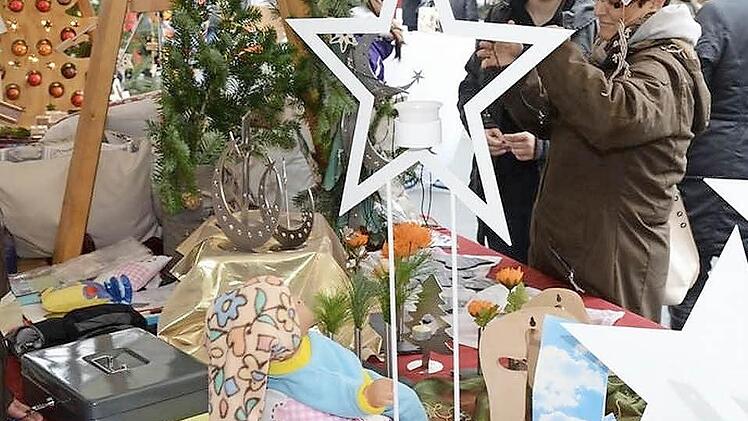 Weihnachtsdekoration, adventliche Leckereien und vieles mehr wird beim Wartenfelser Weihnachtsmarkt angeboten, der am kommenden Sonntag rund um das Feuerwehrhaus stattfindet. Fotos: Archiv/Wulf