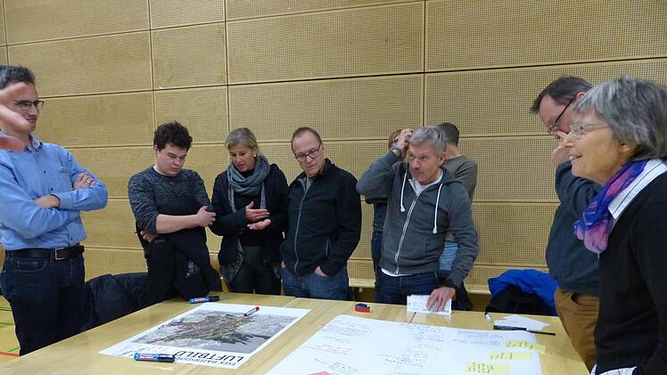 Das zweite Isek-Treffen in der Mehrzweckhalle Baiersdorf Foto: Pauline Lindner