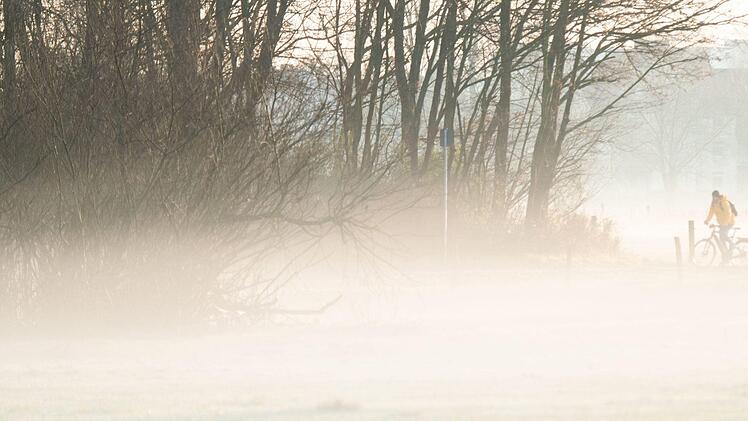 Winterlich wird das Wetter in Franken nicht - erst über 1000 Meter fällt Schnee. Symbolbild