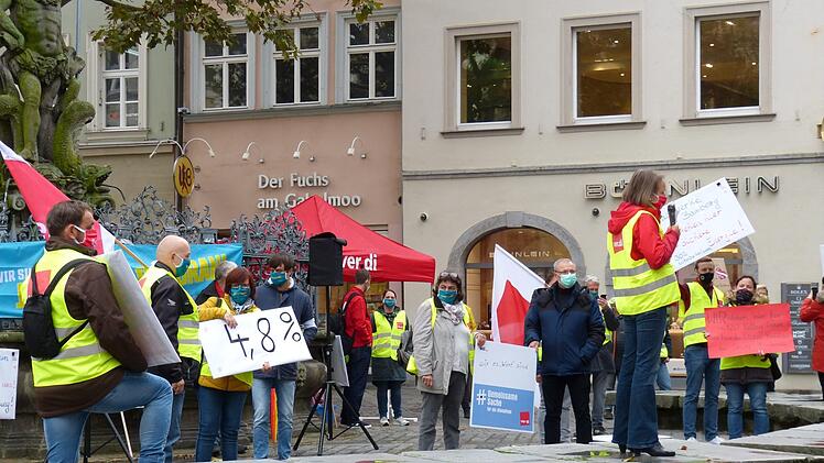 Klare Vorstellungen hatten die Streikenden, in welcher Dimension sich der Lohnzuwachs im &ouml;ffentlichen Dienst zu bewegen hat. Foto: Julian Megerle