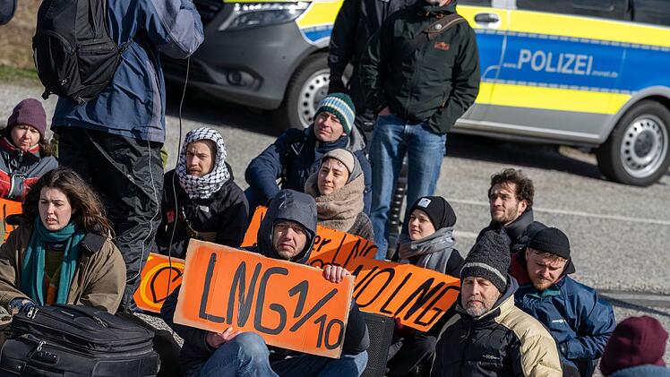 Demonstration in Mukran
