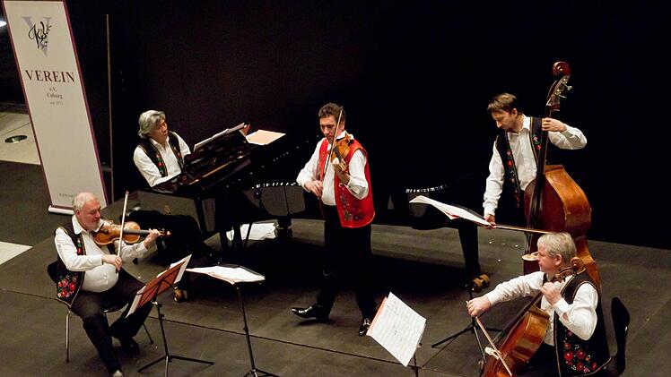 Das Salonorchester Ferenc Babari gastierte in CoburgFoto: Jochen Berger