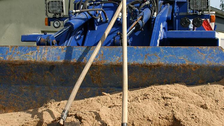Sandsäcke füllen mit der Schaufel, das dürfte im Großen und Ganzen Vergangenheit sein im Landkreis Haßberge.
