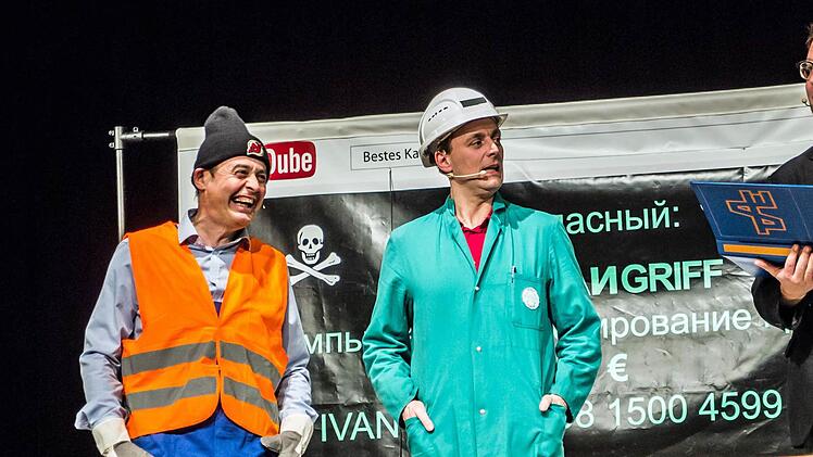 So feiert das Trio "TBC" die offizielle Premiere seines neuen Programms "Aller Unfug ist schwer" im Coburger Kongresshaus.