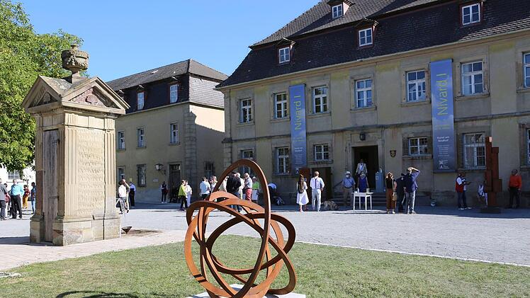 Kurt Grimms Stahlkonstruktionen sind außen und innen zu sehen.
