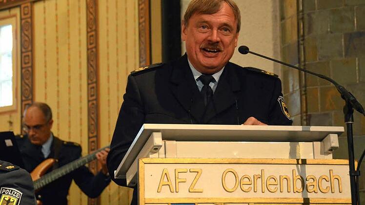 224 Polizeimeisteranwärter des neuen Ausbildungslehrgangs in Oerlenbach wurden in der Bad Kissinger Wandelhalle vereidigt.  Foto: Peter Rauch