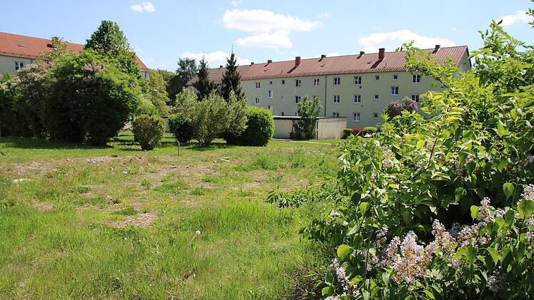Auf diesem Grundstück an der Ecke Michel-Weiß-Straße/Ängerlein wurden Altlasten festgestellt. Was genau unter der Erde schlummert, ist noch unklar. Bei den erforderlichen Maßnahmen wird die Stadt die Gesellschaft zur Altlastensanierung in Bayern (GAB) einbinden.Katrin Geyer