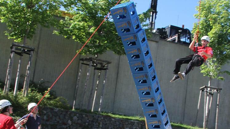 Eine Attraktion war das Bierkästen-Wettstapeln.