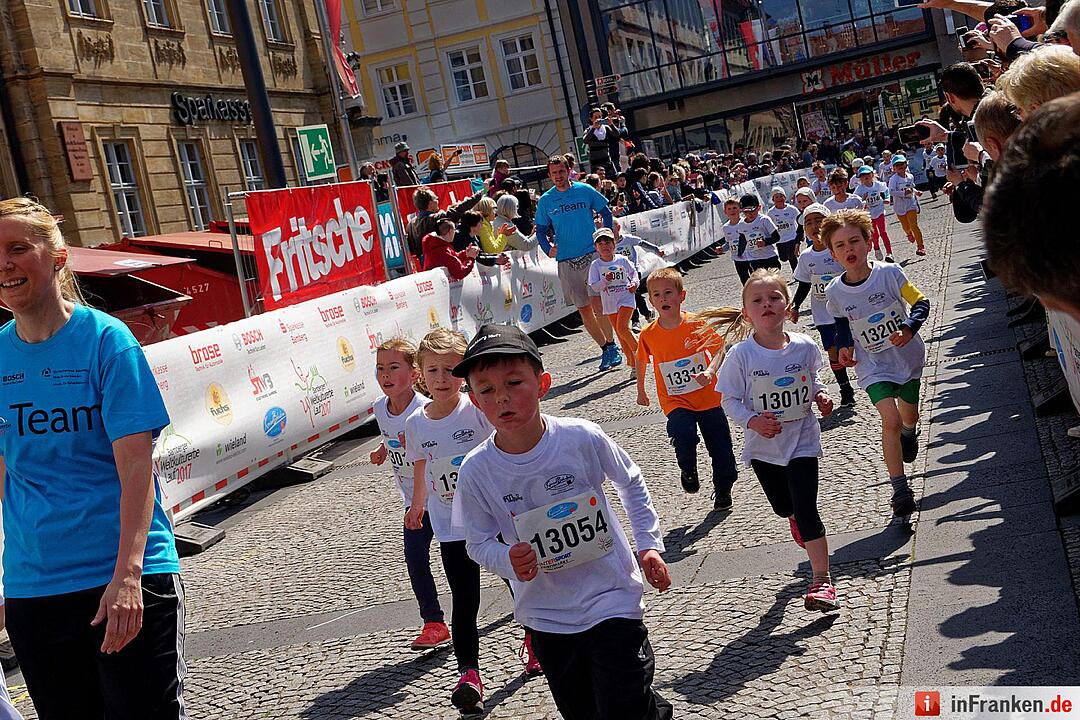 Weltkulturerbelauf 2017 in Bamberg: Der Zieleinlauf am Maxplatz