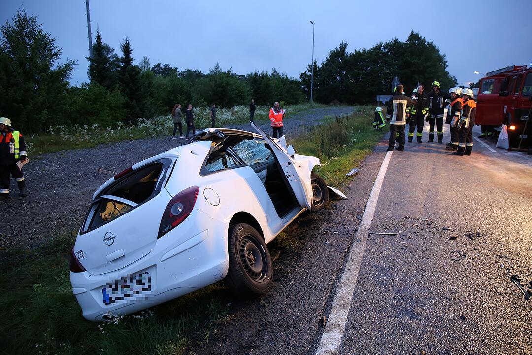 Kreis Kronach: Auto und Lkw kollidieren frontal – Zwei junge Menschen schwer verletzt
