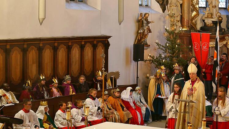 In der Stadtpfarrkirche fand zum Abschluss eine Wort-Gottesfeier mit Erzbischof Ludwig Schick statt.