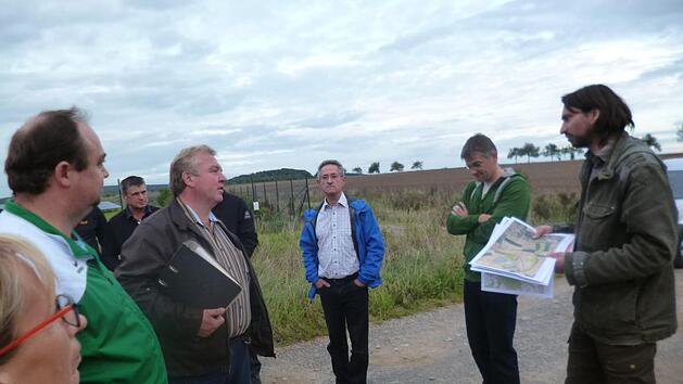 Der Ransbach  war schon unter B&uuml;rgermeister Egon Kl&ouml;ffel (Zweiter von links), hier mit der Unteren Naturschutzbeh&ouml;rde, ein Thema. Foto: Archiv/Philipp Bauerschubert