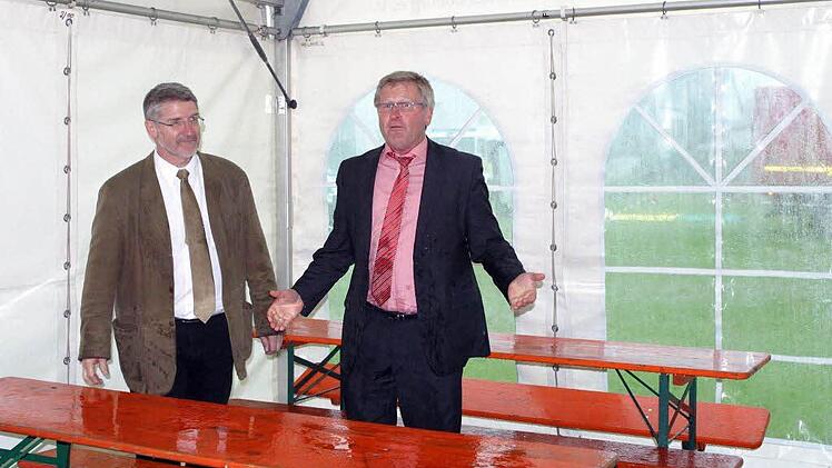 "Wolltet Ihr nicht Katastrophenschutz demonstrieren?" scheint Seßlachs Bürgermeister Hendrik Dressel (rechts) nicht nur Landrat Michael Busch zu fragen.