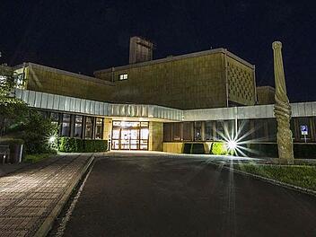 Niemand muss Sorge haben, dass die Lichter in den Krankenhäusern im Landkreis (hier Haus Haßfurt) bald ausgehen. Aber die Probleme sind eklatant.  Foto: René Ruprecht /Archiv