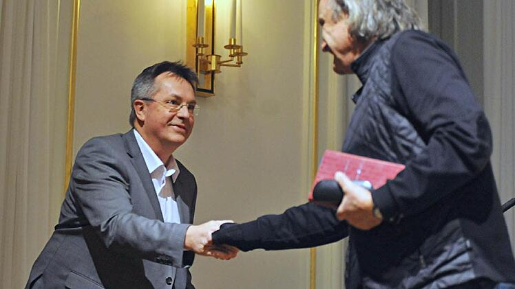 Thomas Kraft (links) begrüßt zum zweiten Bamberger Literaturfestival, dem "BamLit", den Schriftsteller Christoph Ransmayr. Foto: BamLit
