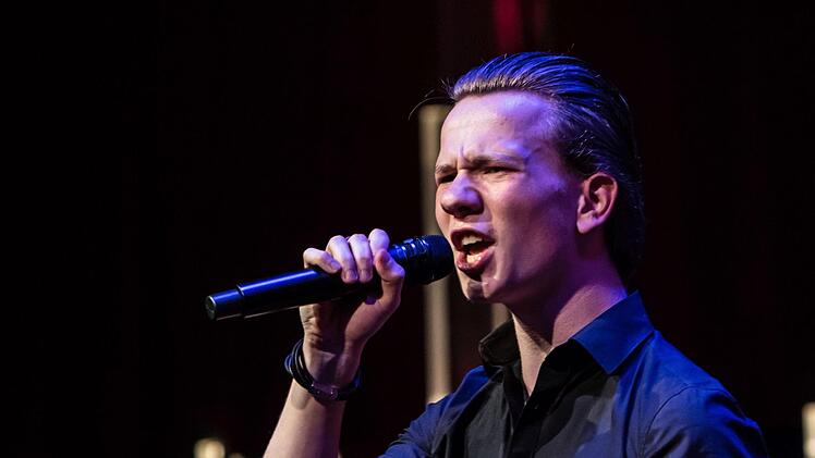 Kurzweiliges Programm auf hohem Niveau: Die Bigband der Hochschule Coburg unter Leitung von Ralf Probst sowie junge Gesangstalente aus der Region beeindruckten zahlreiche Zuhörer im Kongresshaus Rosengarten.Foto: Jochen Berger