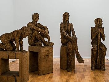 Andreas Kuhnlein: "Stationen des Lebens" (vierteilig, Ulme, Eiche, 2011).Foto: Jochen Berger