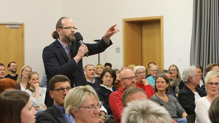 Der Auftritt von Tatort-Schauspieler Andreas Leopold Schadt sorgte für Auflockerung. Foto: Barbara Herbst